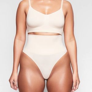 SKIMS CORE CONTROL THONG COLOR CLAY I think, really light. Size S/M. New!